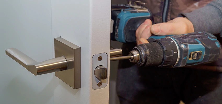 Broken Door Handle Lock Repair in Santa Clarita, California